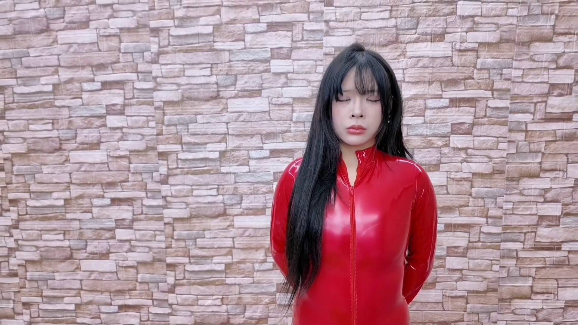 飞天原创 曼妮利用下班时间陪老板玩驷马游戏,五种口球全是大号和五种高筒靴,完成任务
